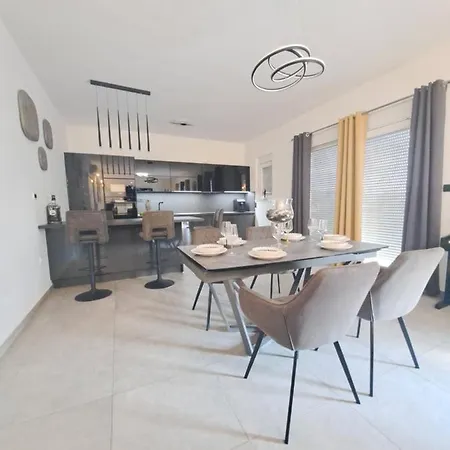 Daire Apartman Emilija Šibenik