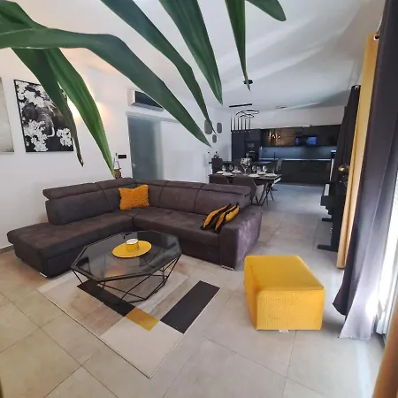 Daire Apartman Emilija *