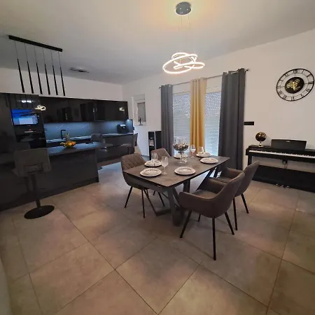 Daire Apartman Emilija Šibenik